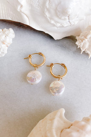 round pearls gold earrings